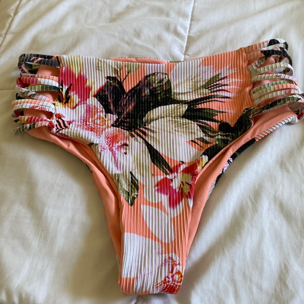 Women’s bikini bottoms (ONlY)